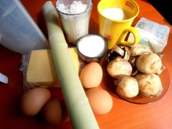 Продукты...Лук порей можно заменить шпинатом,петрушкой,укропом или зелёным луком...