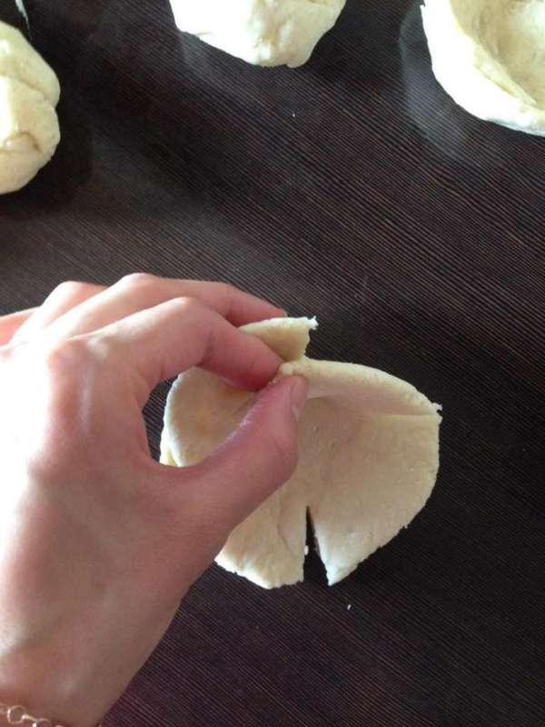И защипываю края один за другой, как на фото.