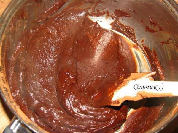 Помешивая, добавляем порошок какао.