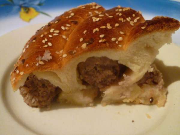 И вот кусочек поближе...
Это очень сочно и очень вкусно...
Обычно мы съедаем сначала тесто, а потом уже саму колбаску....
И так покушать, и на праздничный стол не стыдно поставить! И вот кусочек поближе...
Это очень сочно и очень вкусно...
Обычно мы съедаем сначала тесто, а потом уже саму колбаску....
И так покушать, и на праздничный стол не стыдно поставить!