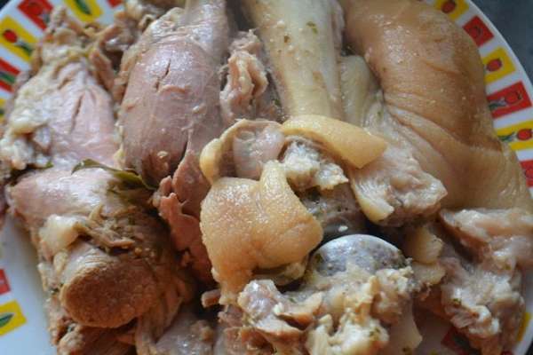 Готовое мясо выложить и остудить. Готовое мясо выложить и остудить.