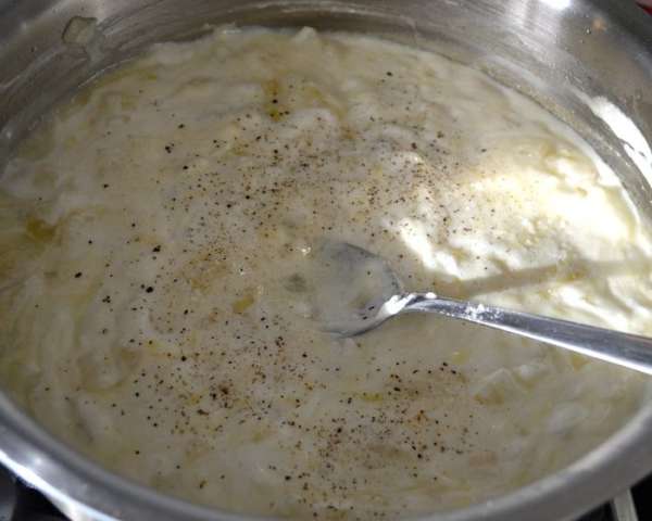 Посолить и поперчить по вкусу и снять с огня.
