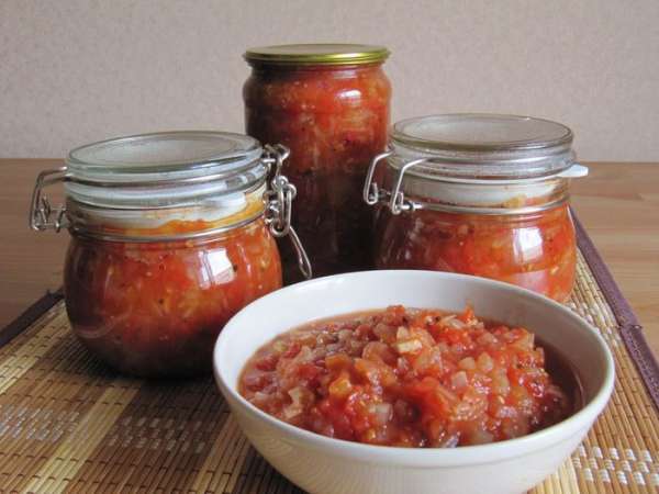На вкус чатни сладковатый с легкой кислинкой. Из указанного объема ингредиентов у меня получилось 1,7 литра чатни и даже еще немного осталось. На вкус чатни сладковатый с легкой кислинкой. Из указанного объема ингредиентов у меня получилось 1,7 литра чатни и даже еще немного осталось.