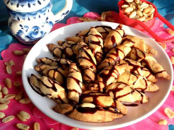 Подаём песочные рогалички с ореховым ароматом к чаю родным и близким! Угощайтесь и Вы)))