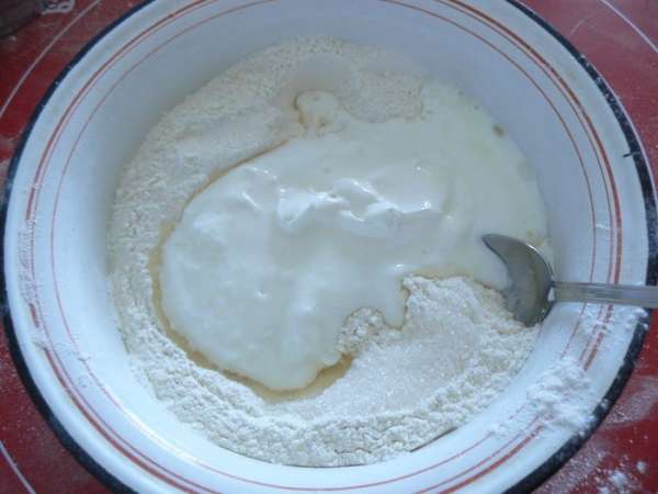 Смешать йогурт с маслом, 