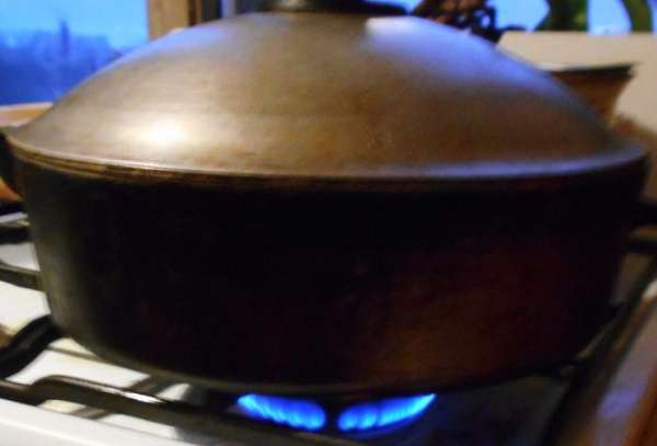 Ставим на стол, не раскладывая по тарелкам, и наслаждаемся. Вкусно очень!