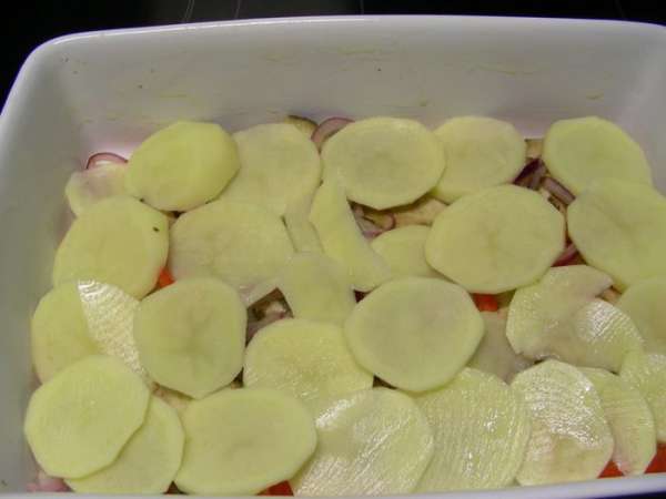 Слой картофеля.