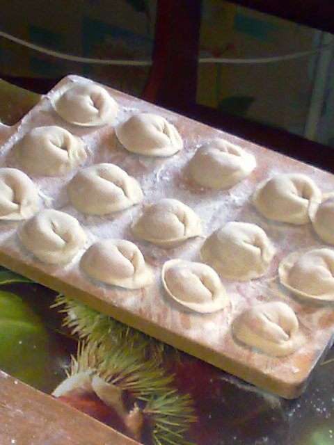 Получаются такие пельмешки.