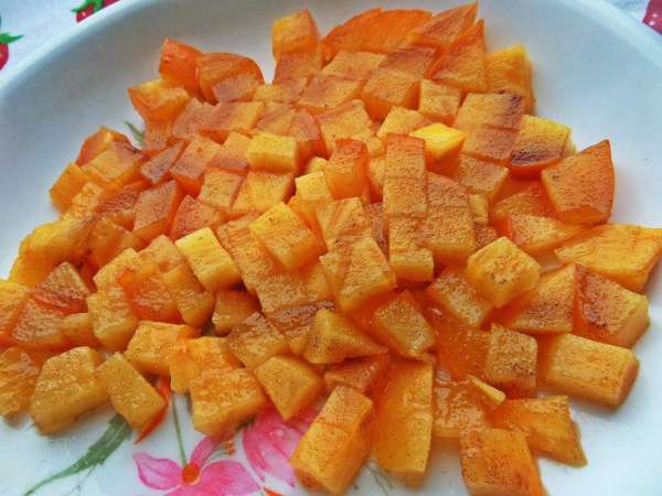 Нарезать кубиками. Нарезать кубиками.