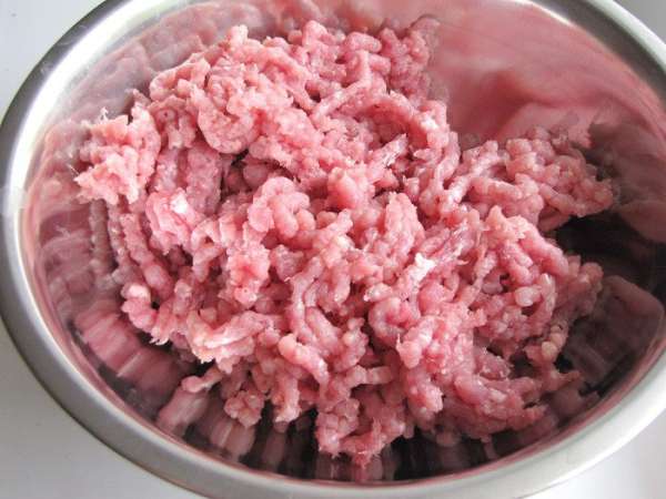Филе индейки прокрутить на мясорубке. Филе индейки прокрутить на мясорубке.
