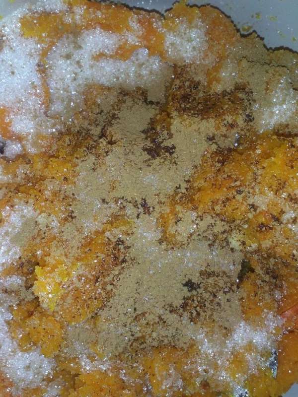 В пюре добавить пол чайной ложки соли, 3-4 столовые ложки сахара (по вкусу),корицу и ваниль,перемешать. Если пюре получилось густым разбавить водой или молоком. В пюре добавить пол чайной ложки соли, 3-4 столовые ложки сахара (по вкусу),корицу и ваниль,перемешать. Если пюре получилось густым разбавить водой или молоком.