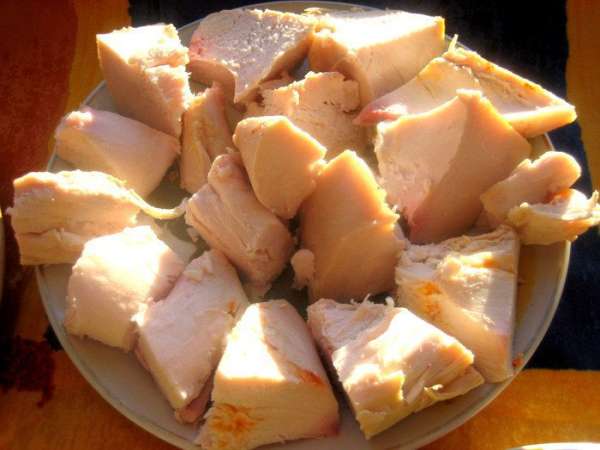 Нарезать её на крупные кубики, имитируя шашлычные куски.