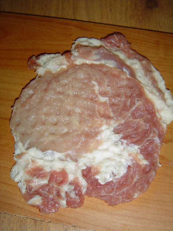 и очень хорошо отбиваем. Солим, перчим по вкусу.