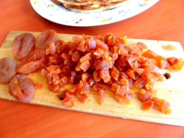 Курагу помыть, отжать, измельчить. Курагу помыть, отжать, измельчить.