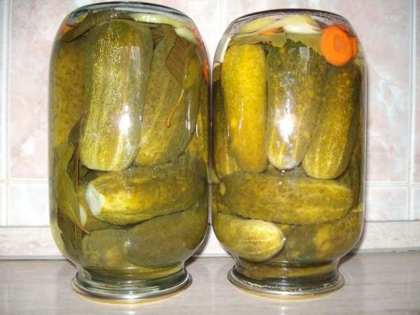 Заливаем банки кипятком, закатываем, переворачиваем, НЕ укутываем. Заливаем банки кипятком, закатываем, переворачиваем, НЕ укутываем.