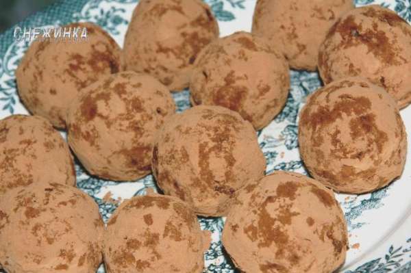 Получаются вот такие пирожные, как большие круглые конфетки. Какао не впитывается полностью, благодаря чему готовые пирожные имеют красивый вид. Получаются вот такие пирожные, как большие круглые конфетки. Какао не впитывается полностью, благодаря чему готовые пирожные имеют красивый вид.