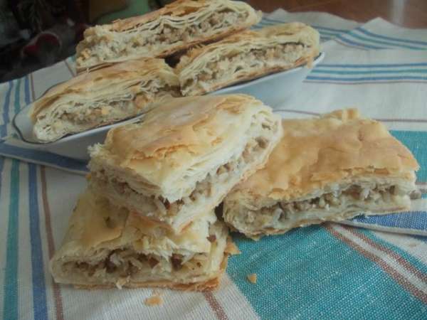 Режем на квадратики и кушаем, как горячим, так и холодным. Приятного аппетита! Режем на квадратики и кушаем, как горячим, так и холодным. Приятного аппетита!