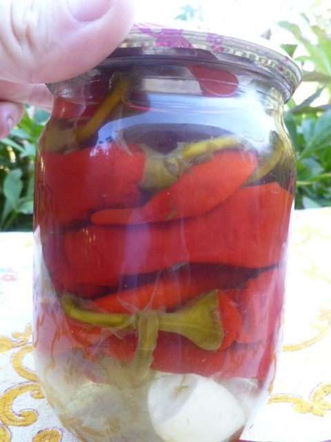 А зимой можно наслаждаться вкуснейшим и ароматным маринованным перцем... А зимой можно наслаждаться вкуснейшим и ароматным маринованным перцем...