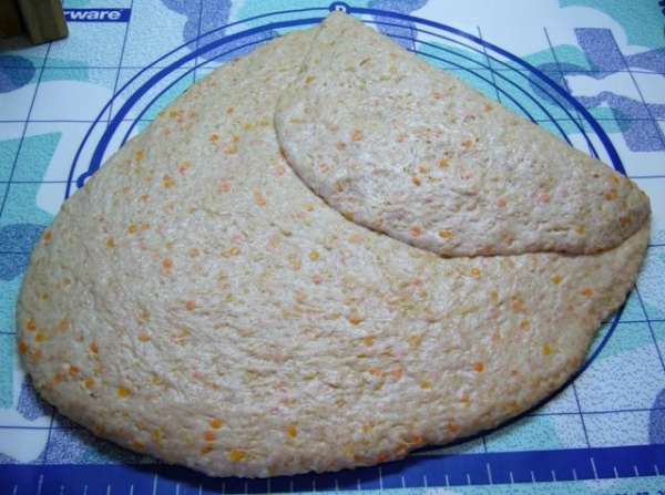 Короткую сторону подтянуть к центру, прижать.