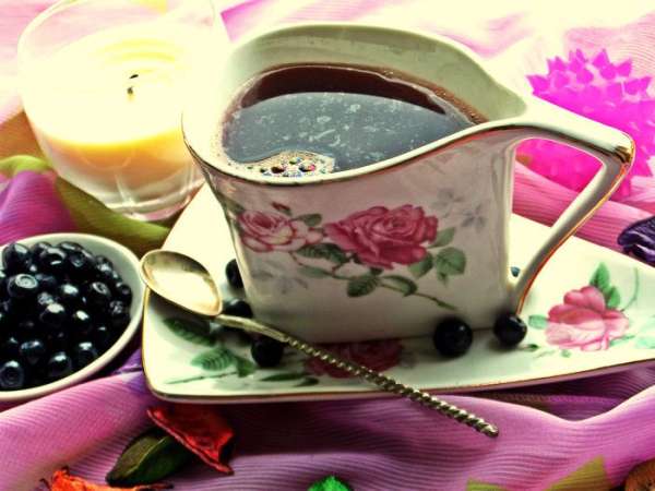 Очень вкусный летний напиток! Да и зимой с замороженной черникой тоже запросто можно сделать. Очень вкусный летний напиток! Да и зимой с замороженной черникой тоже запросто можно сделать.
