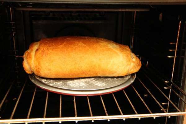 Выпекать при 160*С примерно 50 минут (зависит от вашей духовки и типа выпечки: с конвекцией или без). Выпекать при 160*С примерно 50 минут (зависит от вашей духовки и типа выпечки: с конвекцией или без).