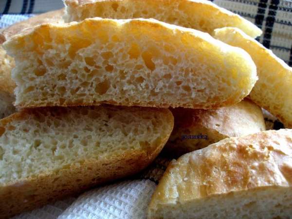 Также рекомендую безумно вкусную и легкую в приготовлении домашнюю чиабатту от Викули (Торюшки) http://www.edimdoma.ru/retsepty/54257-domashnyaya-chiabatta