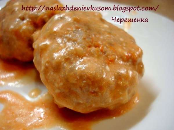 Подавать можно с любым гарниром на ваш вкус. Мне больше всего нравится с гречкой, хорошо сдобрив подливкой… Это очень вкусно!!! Мои мальчишки предпочитают кушать тефтельки с картофельным пюре;))) А можно и просто так, с подливкой…