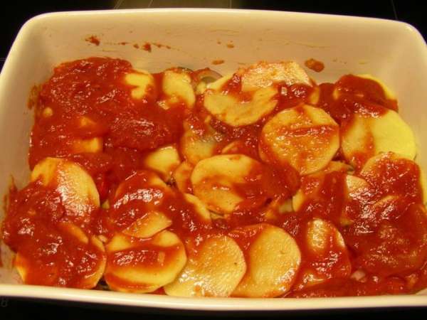 Соус. После каждого слоя  при желании солим-перчим по вкусу (я не делала).
