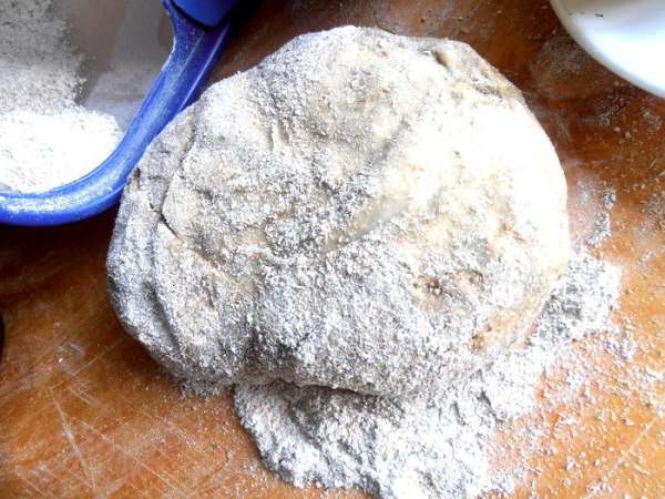 От пирога по этому рецепту (http://www.edimdoma.ru/retsepty/55452-pirog-perevertysh-s-kuritsey-dlya-vseh-muzhchin-i-malchishek-kulinarov-sayta) теста осталось 350 г и нужно срочно его использовать, чтобы не замораживать... От пирога по этому рецепту (http://www.edimdoma.ru/retsepty/55452-pirog-perevertysh-s-kuritsey-dlya-vseh-muzhchin-i-malchishek-kulinarov-sayta) теста осталось 350 г и нужно срочно его использовать, чтобы не замораживать...