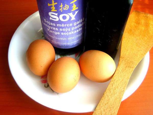 Продукты...Рисовый уксус я заменила несколькими каплями бальзамического уксуса.