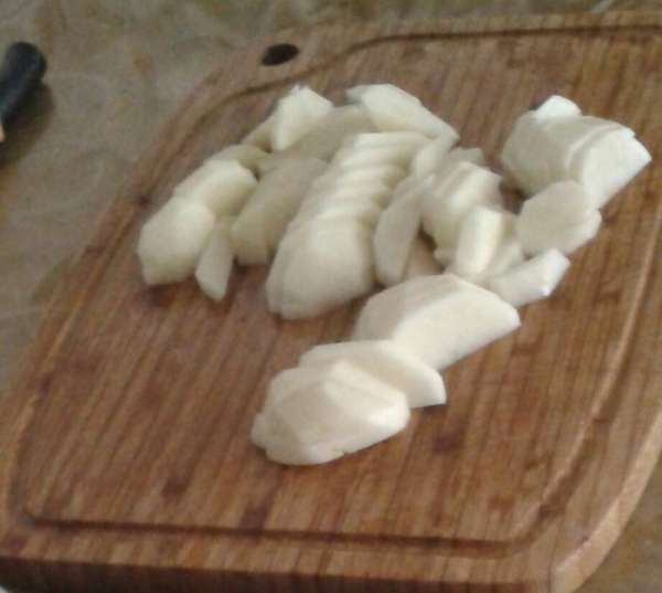 Когда картофель будет готов маленькой ложкой (у меня кофейная) отправляем тесто в суп. Готовим минуты три после того как клецки появились на поверхности, затем добавляем зелень. Когда картофель будет готов маленькой ложкой (у меня кофейная) отправляем тесто в суп. Готовим минуты три после того как клецки появились на поверхности, затем добавляем зелень.