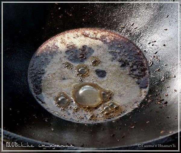 Вот такое масло, пропитанное мясным духом, образовалось в казане.