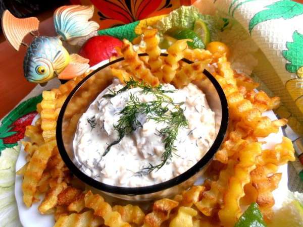 Очень вкусно подцеплять картофельной палочкой густой соус (мне он очень-очень понравился!), а селёдочка в такой 'шубке' тоже преобразилась и стала благороднее что ли... Очень вкусно подцеплять картофельной палочкой густой соус (мне он очень-очень понравился!), а селёдочка в такой 'шубке' тоже преобразилась и стала благороднее что ли...