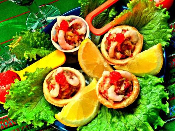 Заключительный аккорд - капелька икры на верхушку. Вот и всё, отправляем в холодильник или сразу подаём, например, к вину. Заключительный аккорд - капелька икры на верхушку. Вот и всё, отправляем в холодильник или сразу подаём, например, к вину.