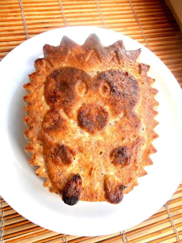 Немного даём постоять в форме,отделяем от боковых стенок и переворачиваем нашу замечательную запеканочку на тарелку!