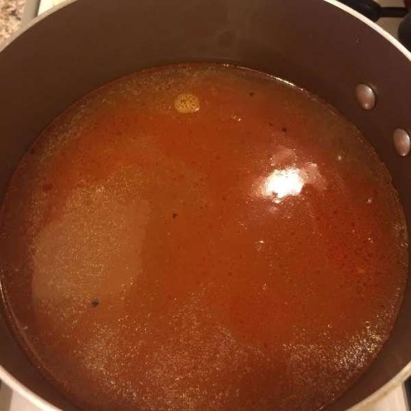 Залить бульоном и довести до кипения. Залить бульоном и довести до кипения.