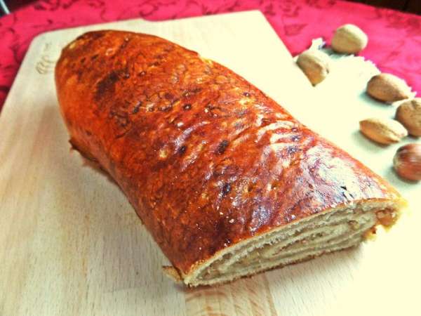 И вот что я увидела утром! Ровно половину рулета мои 'хомяки' умяли :)