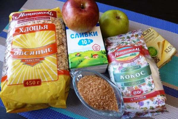 Подготовим продукты. Сахар не обязательно брать коричневый. Сливки можно заменить молоком. Очень советую добавить кислых ягод типа клюквы, брусники, черной смородины и др. 