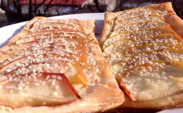 Можно в форме таких пластов. От формы вкус вашего тарта не изменится.
Приятного аппетита :-) Можно в форме таких пластов. От формы вкус вашего тарта не изменится.
Приятного аппетита :-)