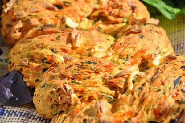 Выпекать при 200 гр. С и примерно 30-35 минут наслаждаться вкусной, роскошной плетенкой, напичканной сыром! Выпекать при 200 гр. С и примерно 30-35 минут наслаждаться вкусной, роскошной плетенкой, напичканной сыром!