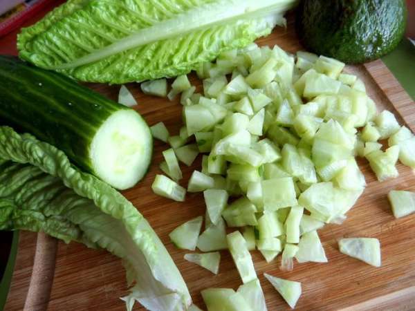 Покрошить на удобные кусочки. Покрошить на удобные кусочки.