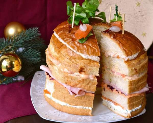 Разрезать на 'сегменты' и подавать на стол! И празднично, и очень вкусно! Buon appetito!
