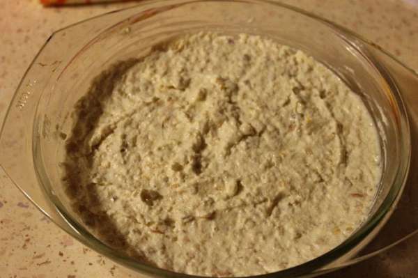 Форму смазать сливочным маслом (1 ч. л.), выложить всю массу, верх разровнять. Запекать при температуре 180С° 40 минут. Форму смазать сливочным маслом (1 ч. л.), выложить всю массу, верх разровнять. Запекать при температуре 180С° 40 минут.