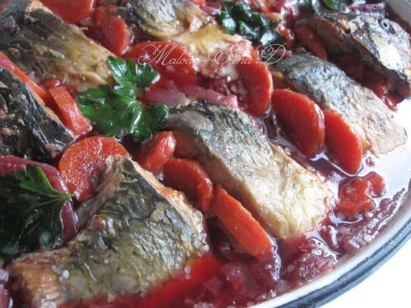 Еще фотография этой вкусной рыбки...Получаются не только кусочки очень нежной рыбки, но и изумительные овощи в желе.