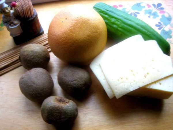 Продукты...Не удивляйтесь, что на фото киви. Нужны крупные и твёрдые, но у меня уже стали мягкие, поэтому в следующий раз сделаю ёлочку из киви))) Продукты...Не удивляйтесь, что на фото киви. Нужны крупные и твёрдые, но у меня уже стали мягкие, поэтому в следующий раз сделаю ёлочку из киви)))