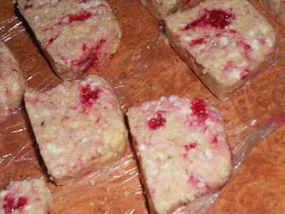 нарезать аккуратно на кусочки нарезать аккуратно на кусочки