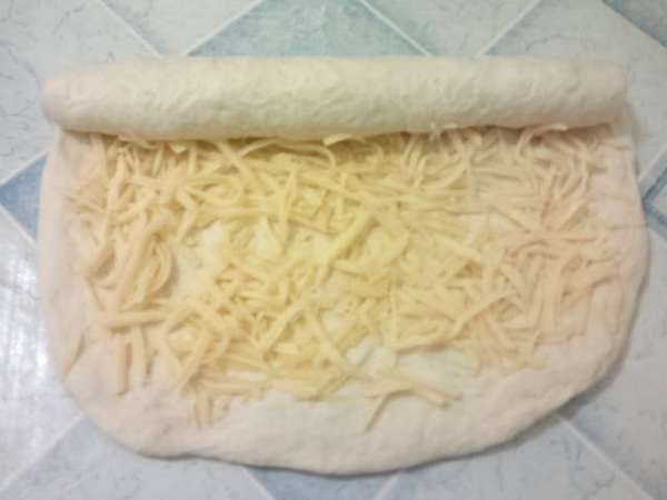 Сворачиваем всё в рулет.
