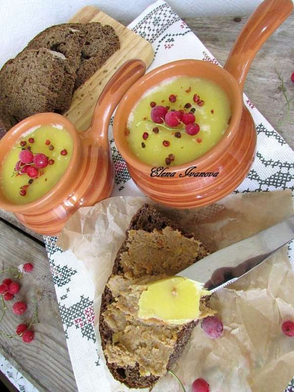 По желанию, перед подачей украсить паштет. Поверьте, это очень вкусно!
Приятного аппетита!