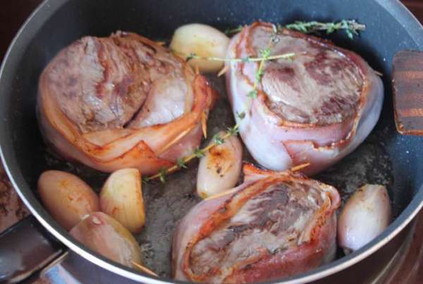 Время жарки регулируйте сами,тут зависит от толщины мяса, не менее 4-5 минут с каждой стороны. Время жарки регулируйте сами,тут зависит от толщины мяса, не менее 4-5 минут с каждой стороны.