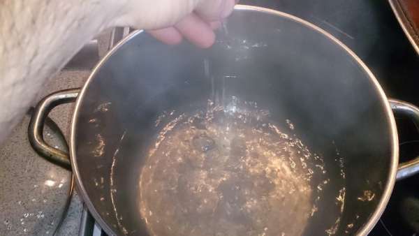 Воду солим по вкусу.